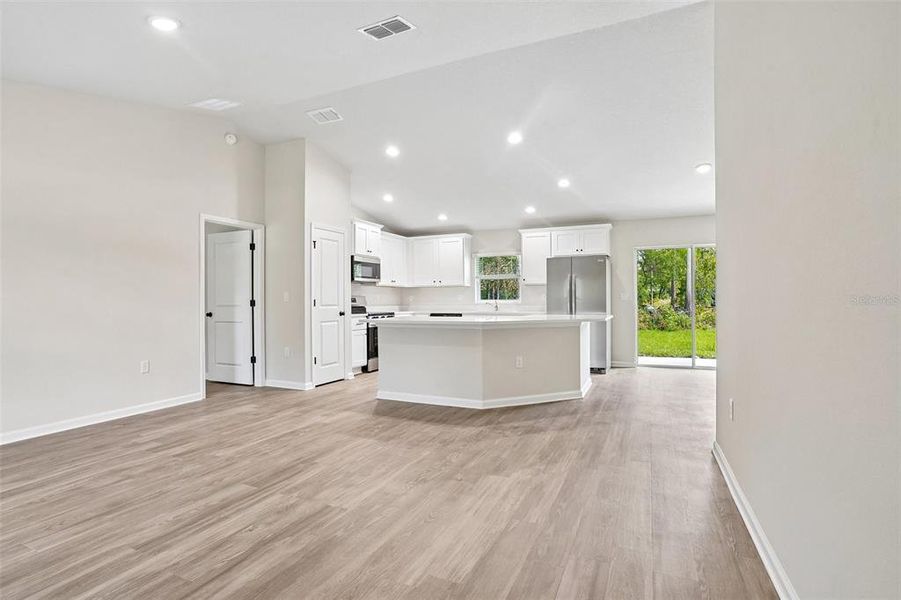 Spacious, unfurnished interior of a new home in , Ocala (Image 32).