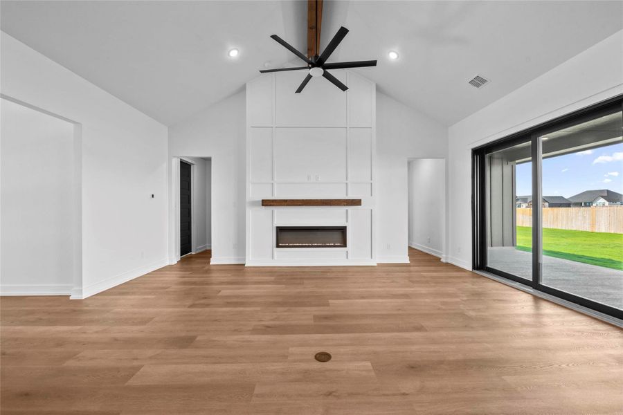 Spacious, unfurnished interior of a new home in King Oaks, Salado (Image 20).