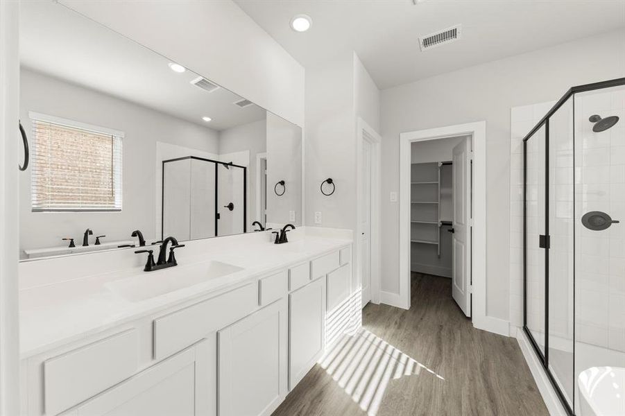 17. 705 Valley Pines - Bath (2) 17. 705 Valley Pines - Bath (2)