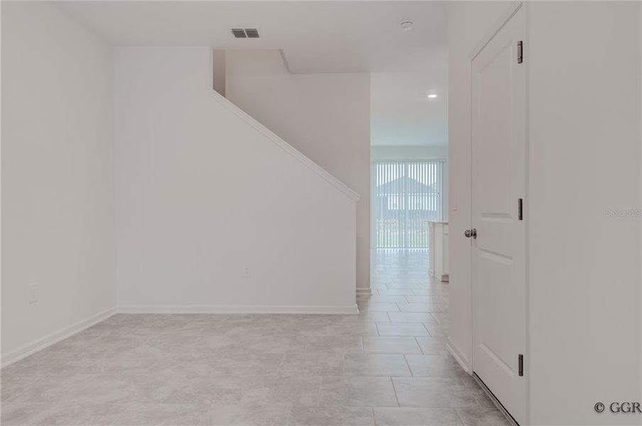 Spacious, unfurnished interior of a new home in , Davenport (Image 18).