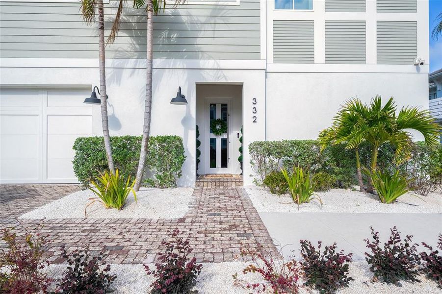 Exterior details and patio area of a home in , Bradenton (Image 36).