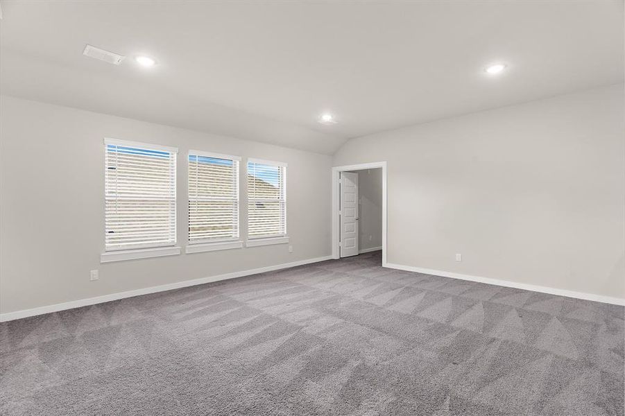 Spacious, unfurnished interior of a new home in Wolf Creek Farms, Melissa (Image 35).