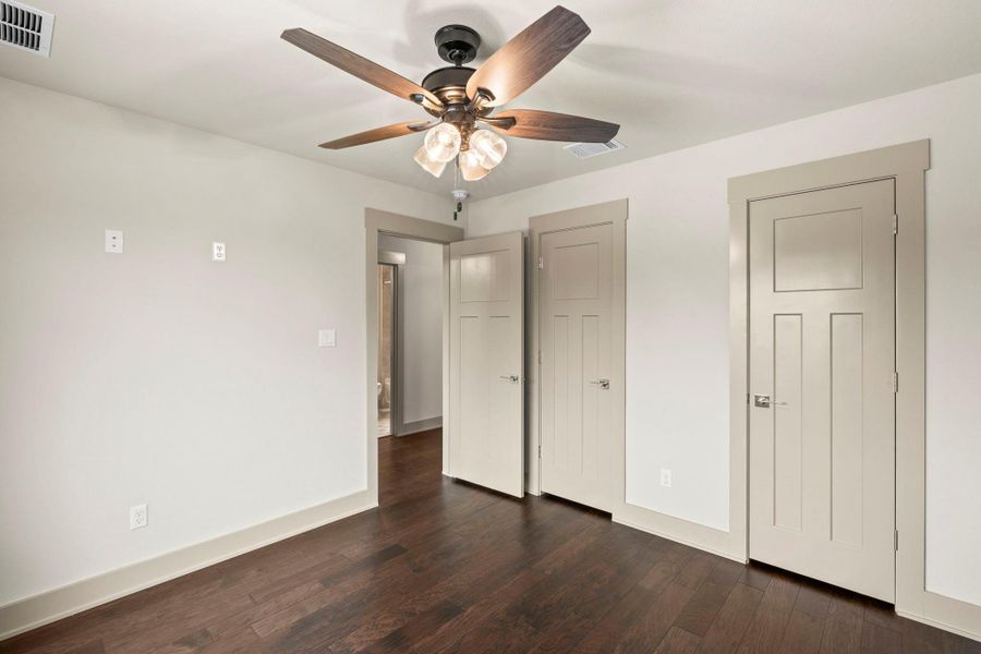 Spacious, unfurnished interior of a new home in , Dripping Springs (Image 23).