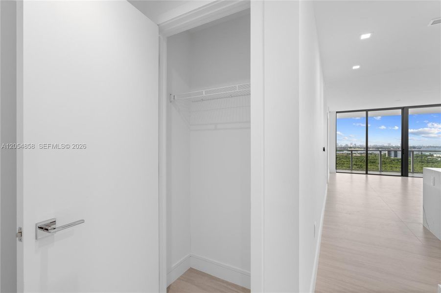 Spacious, unfurnished interior of a new home in One Park Tower, Miami (Image 47).