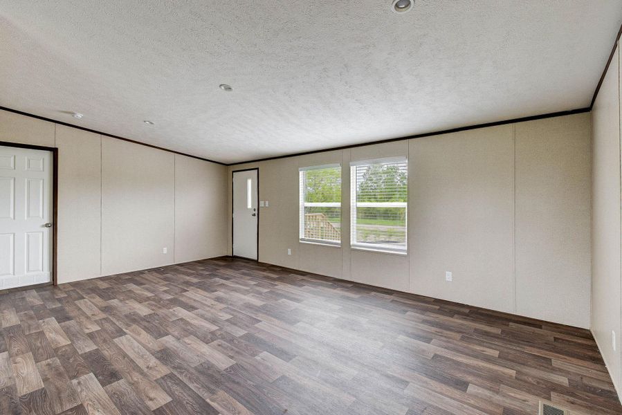 Spacious, unfurnished interior of a new home in , Santa Fe (Image 16).