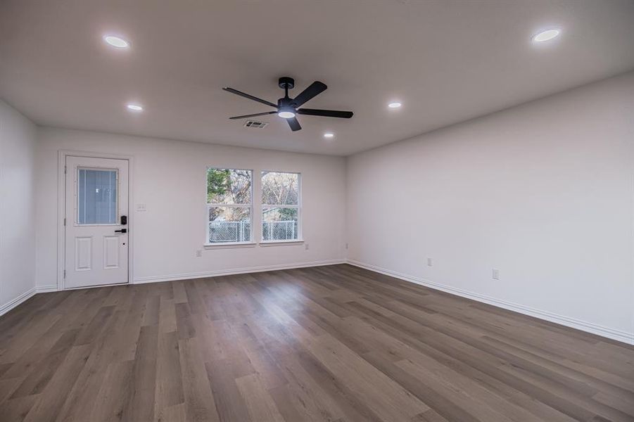 Spacious, unfurnished interior of a new home in , Hillsboro (Image 10).