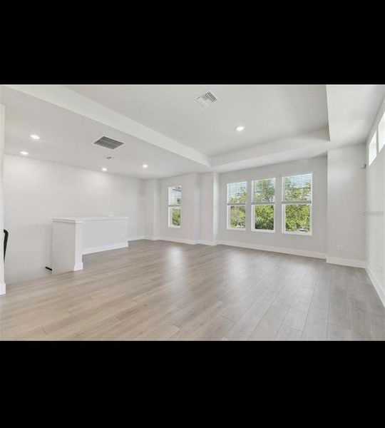 Spacious, unfurnished interior of a new home in Westshore Crossing, Tampa (Image 13).