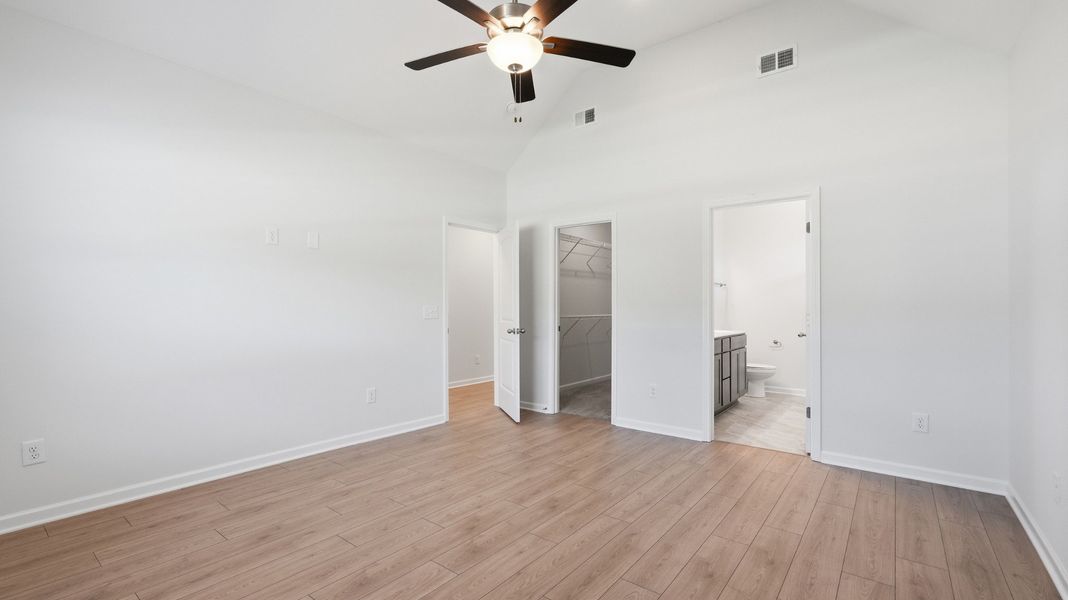 Spacious, unfurnished interior of a new home in Stillwater, Tullahoma (Image 15).