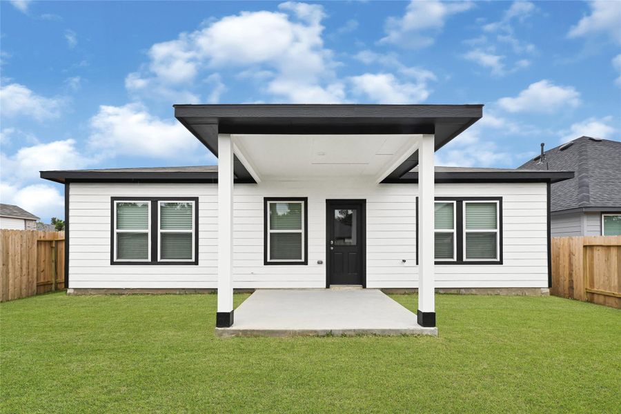 Covered Patio, Virtually enhanced grass