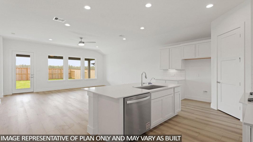 Furnished interior view inside a new home in Silverthorne, Conroe (Image 8).