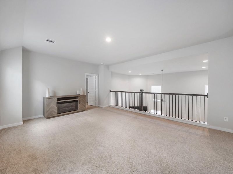 Spacious, unfurnished interior of a new home in Winfield Lakes, Fresno (Image 14).