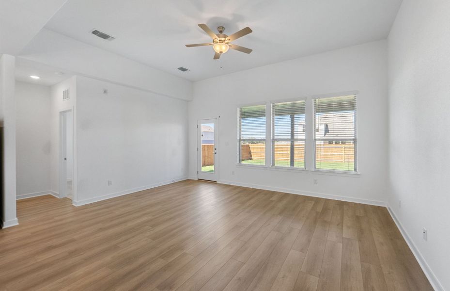 Spacious, unfurnished interior of a new home in Santa Rita Ranch, Liberty Hill (Image 41). Spacious, unfurnished interior of a new home in Santa Rita Ranch, Liberty Hill (Image 41).