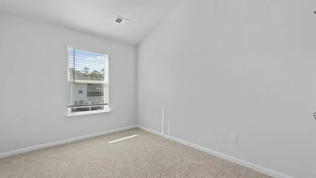 Spacious, unfurnished interior of a new home in Carolina Groves, Moncks Corner (Image 11).
