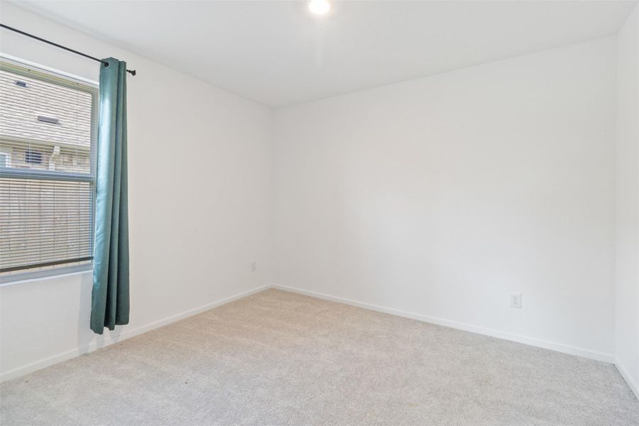Spacious, unfurnished interior of a new home in Samara, League City (Image 21).
