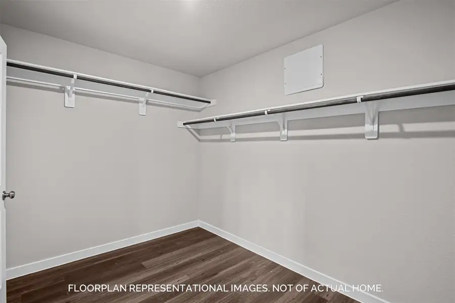 Spacious, unfurnished interior of a new home in Lone Star Landing, Montgomery (Image 8).