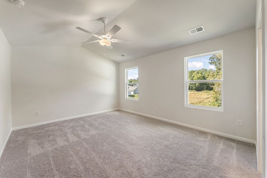 Spacious, unfurnished interior of a new home in Richmond Hill, Inman (Image 17).