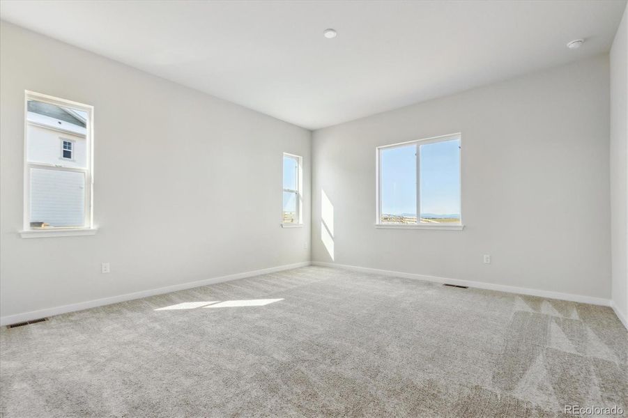 Spacious, unfurnished interior of a new home in Trails at Smoky Hill, Parker (Image 17).