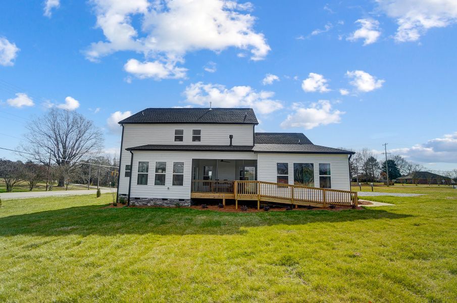 Representative exterior details of a home built from the Lexington II by Caruso Homes in Rolling Meadows, Mooresville (Image 38).
