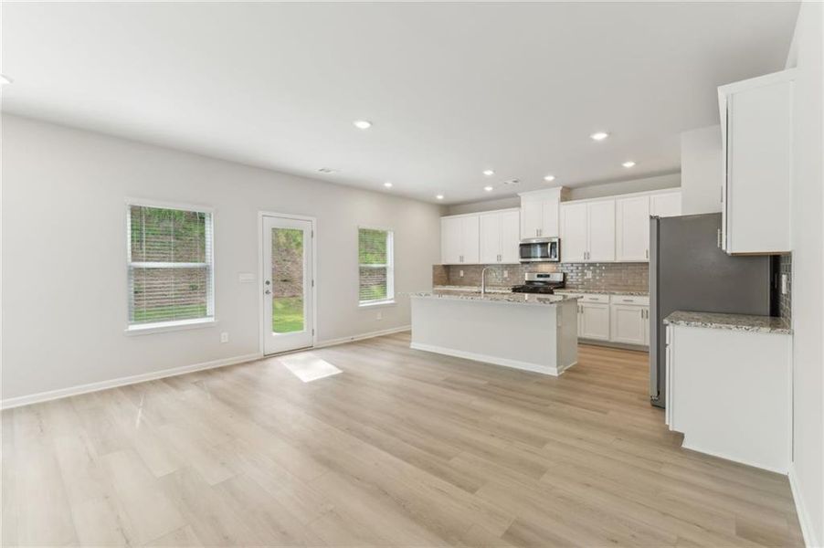 Furnished interior view inside a new home in Ivey Township, Dallas (Image 19).