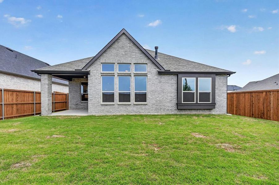 Exterior details and patio area of a home in Heritage Ranch, Sherman (Image 3).