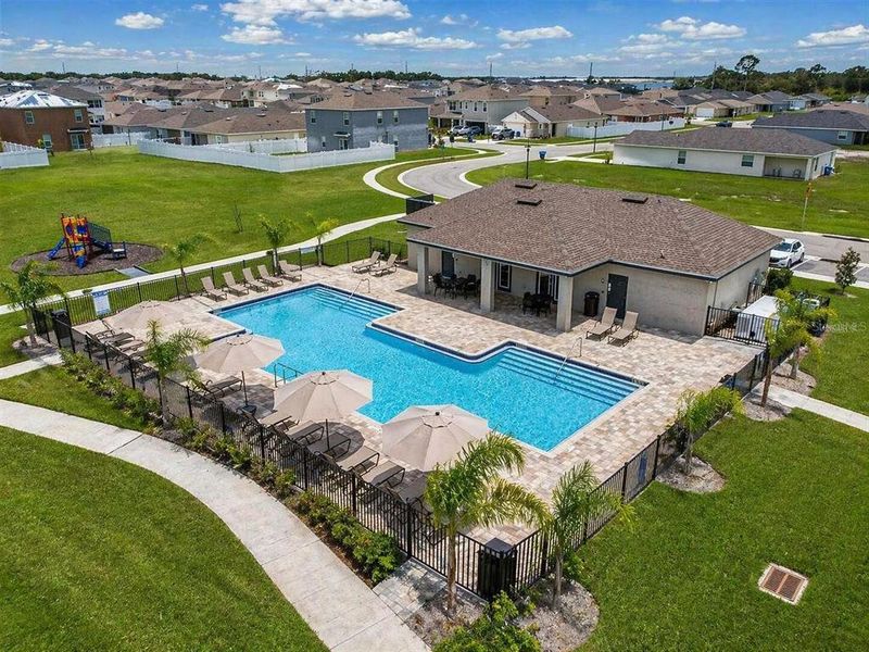 Community amenities in Eagle Hammock, Eagle Lake (Image 37).