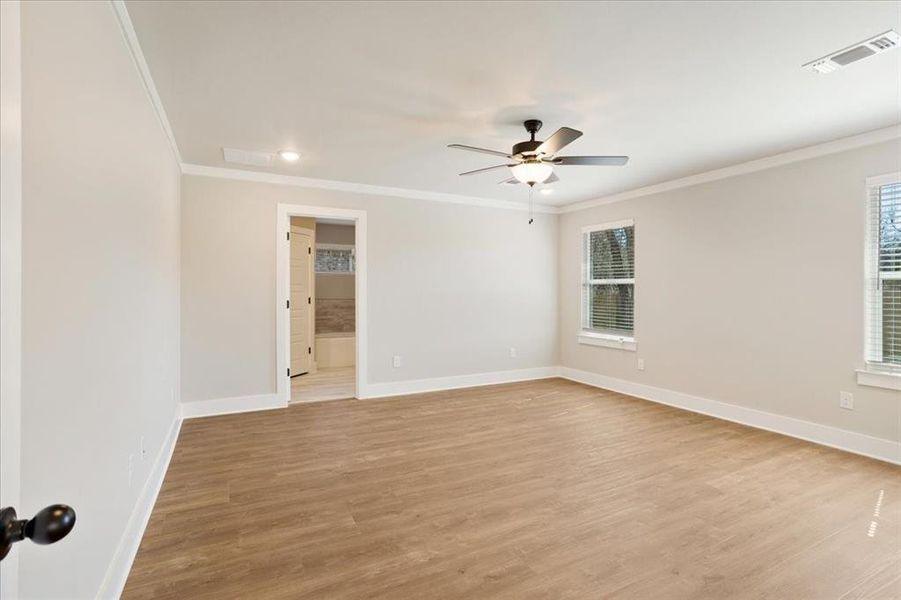 Spacious, unfurnished interior of a new home in , Sherman (Image 13).