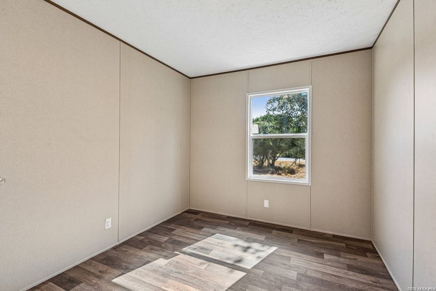 Spacious, unfurnished interior of a new home in , Hondo (Image 33).