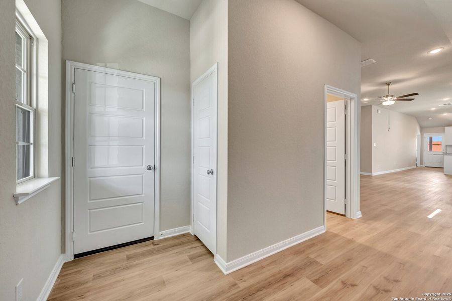 Spacious, unfurnished interior of a new home in Park Place, New Braunfels (Image 38).