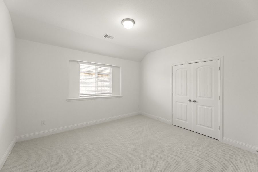 Spacious, unfurnished interior of a new home in Keeneland, Aubrey (Image 37).