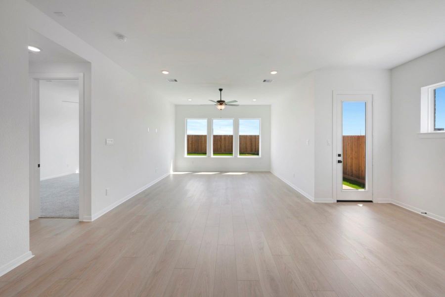Spacious, unfurnished interior of a new home in Jordan Ranch - Terrace Collection, Fulshear (Image 19).