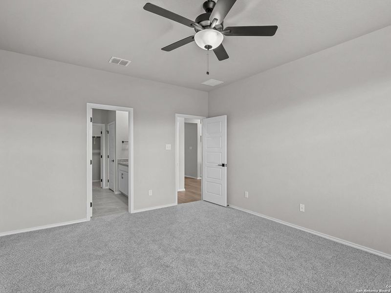 Spacious, unfurnished interior of a new home in Comanche Ridge, San Antonio (Image 20).