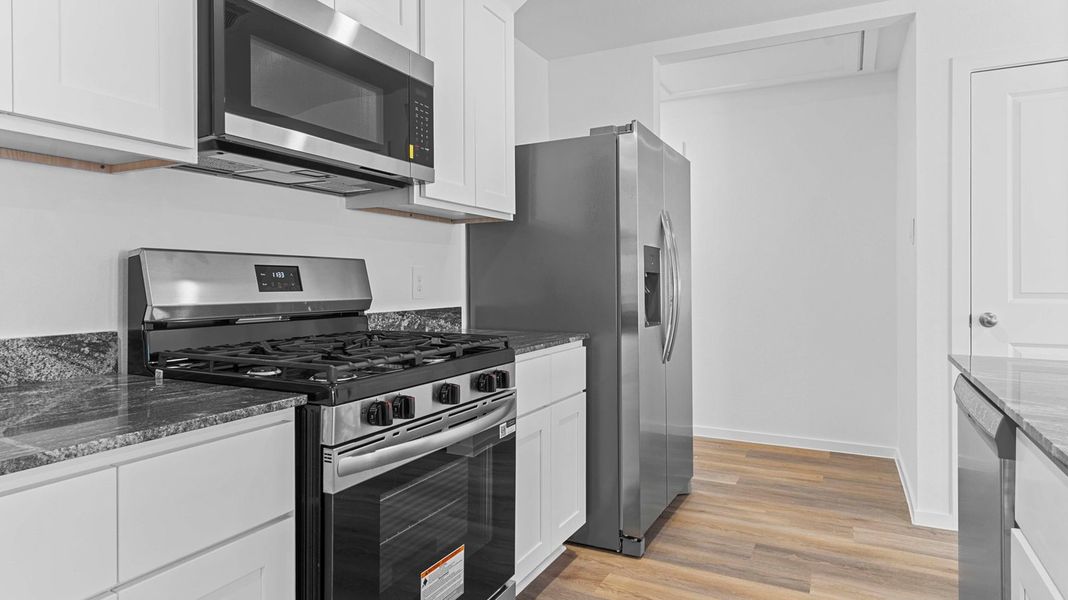 Representative furnished interior of a home built from the ESTERO by D.R. Horton in Canterra Creek 45' and 50' Homesites, Iowa Colony (Image 4).