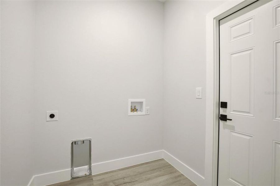 Spacious, unfurnished interior of a new home in , Sebring (Image 25).