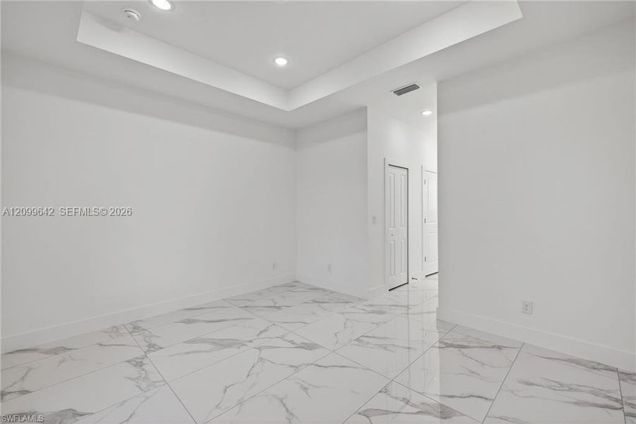 Spacious, unfurnished interior of a new home in , Lehigh Acres (Image 18).