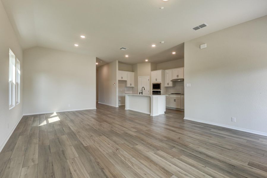 Representative unfurnished interior of a home built from the Sage by Ashton Woods in Arcadia Ridge, San Antonio (Image 12).