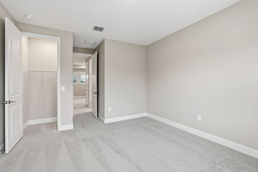 Spacious, unfurnished interior of a new home in Timber Ridge, Plant City (Image 19).