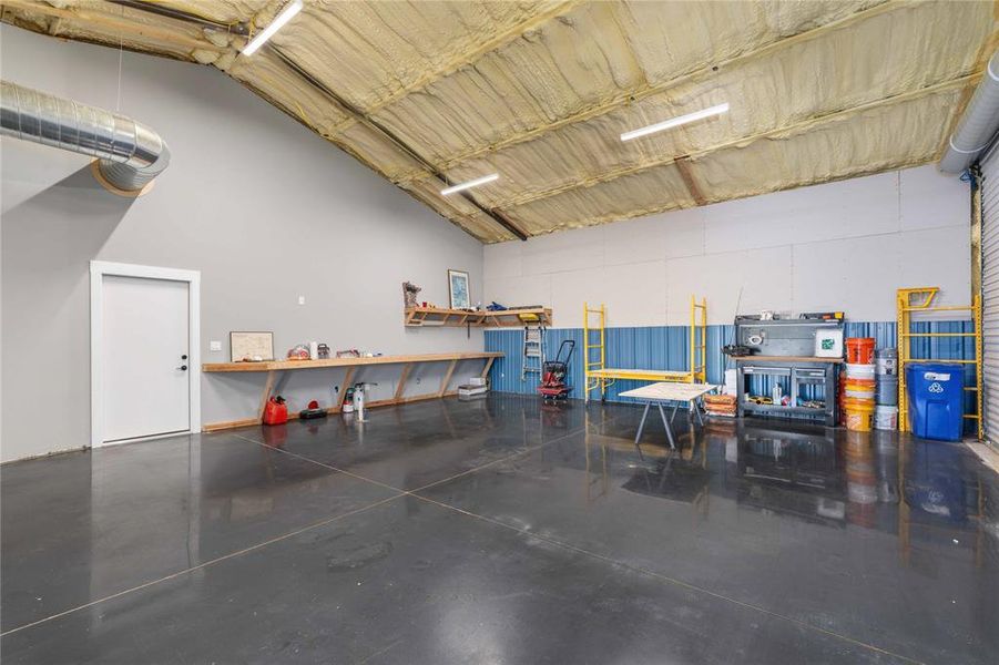 Community amenities in , Bangs (Image 29).