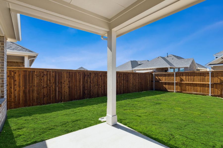 Representative exterior details of a home built from the Blue Jay by Centre Living Homes in Dove Hollow, Waxahachie (Image 30).