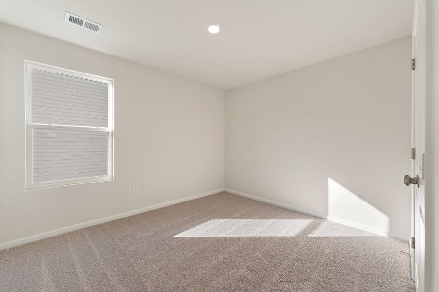 Spacious, unfurnished interior of a new home in Richmond Hill, Inman (Image 22).