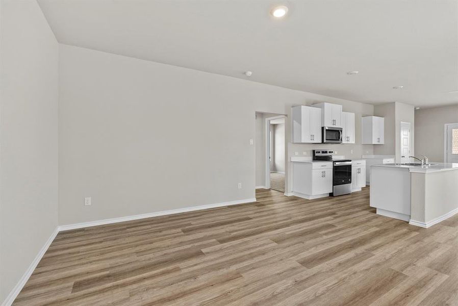 Spacious, unfurnished interior of a new home in Meadowbrook Estates, Cleburne (Image 21).