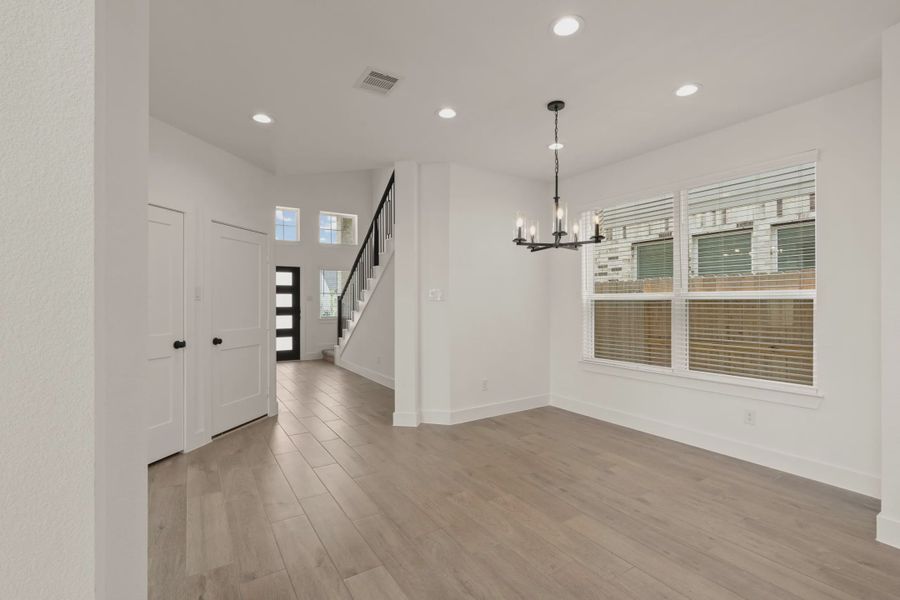 Spacious, unfurnished interior of a new home in Evergreen, Fulshear (Image 8).