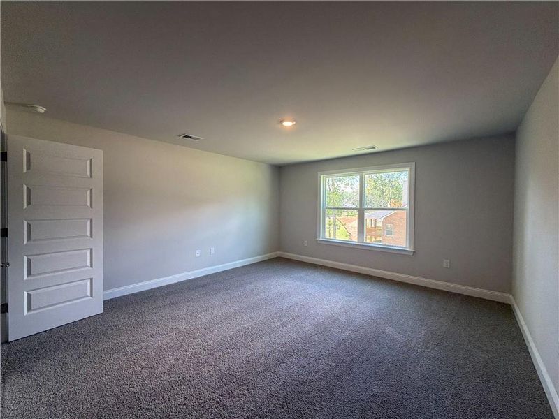 Spacious, unfurnished interior of a new home in Tuscany Hills, Douglasville (Image 13).