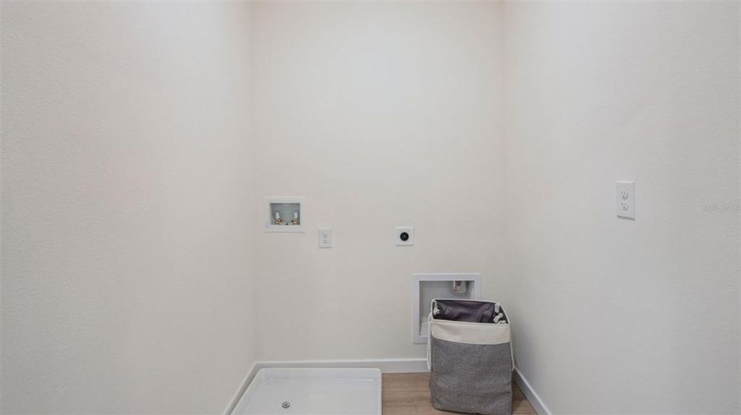 Spacious, unfurnished interior of a new home in Oak Pointe, Apopka (Image 14).