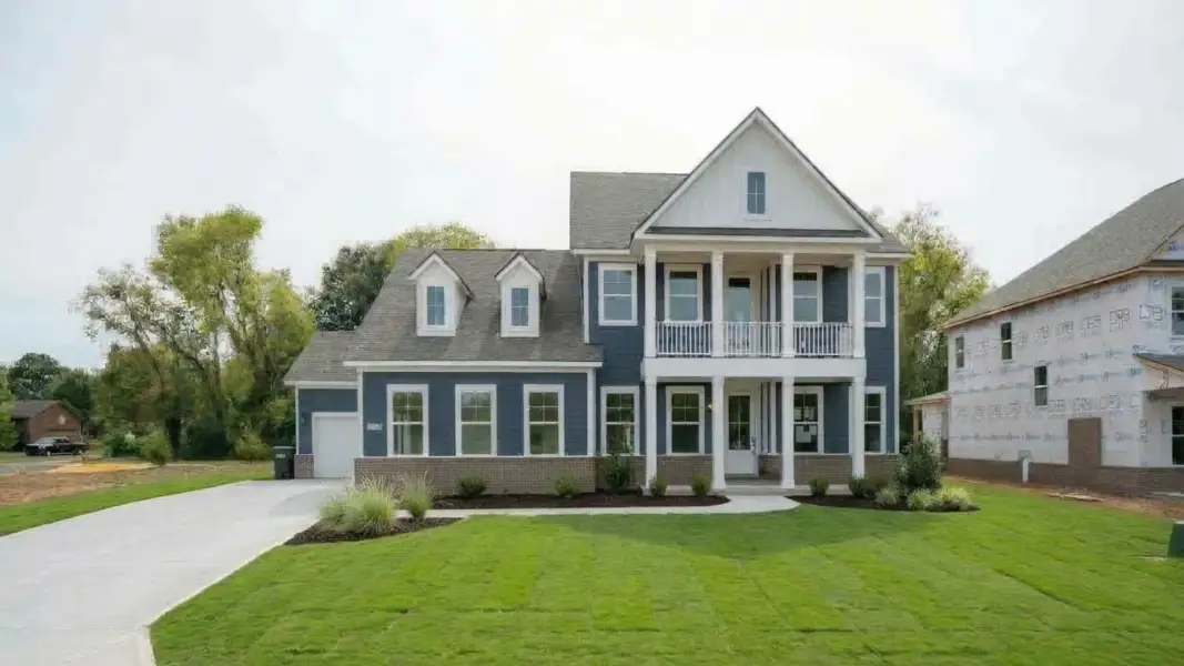 Front exterior of lovely spacious two-story home in Murfreesboro, TN Front exterior of lovely spacious two-story home in Murfreesboro, TN