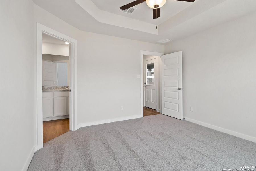 Spacious, unfurnished interior of a new home in Willow Point, San Antonio (Image 12). Spacious, unfurnished interior of a new home in Willow Point, San Antonio (Image 12).
