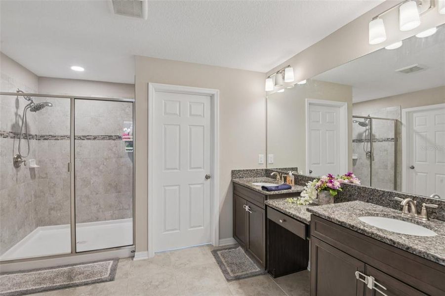 Furnished interior view inside a new home in , Spring Hill (Image 27).