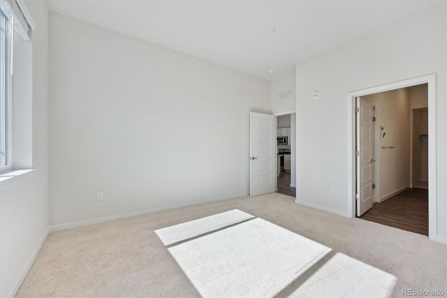 Spacious, unfurnished interior of a new home in Condo Collection at Grand Vue at Interlocken, Broomfield (Image 6).