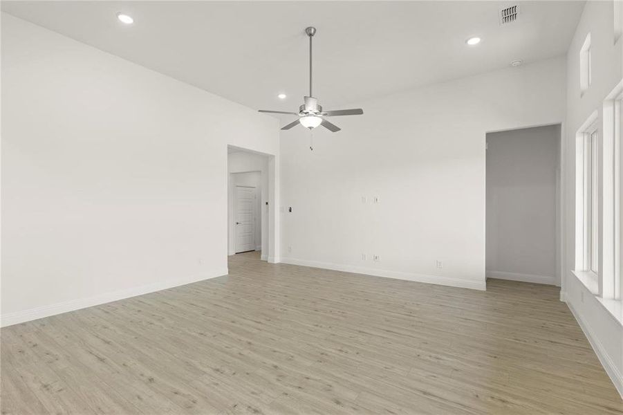 Spacious, unfurnished interior of a new home in Heartland, Heartland (Image 20).