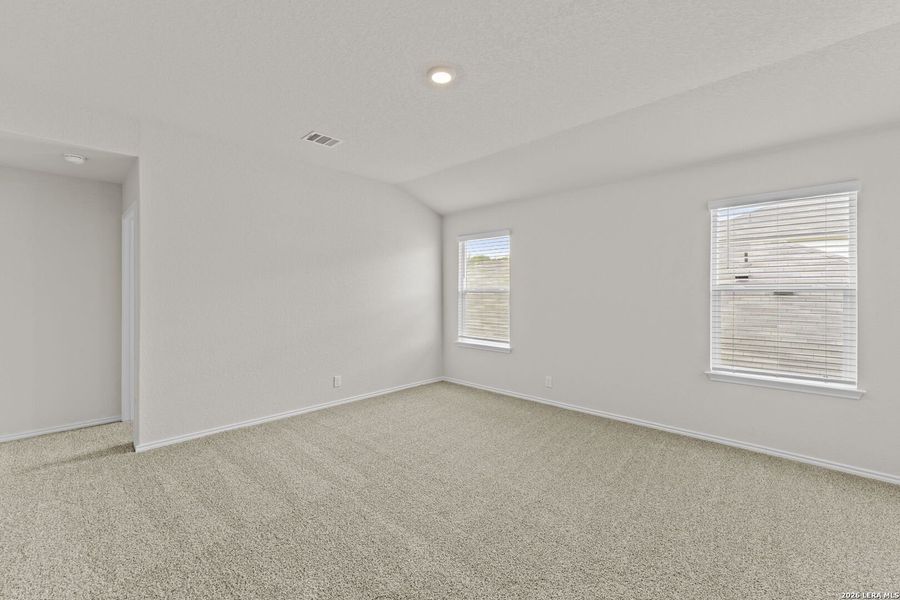 Spacious, unfurnished interior of a new home in Applewood, San Antonio (Image 21).