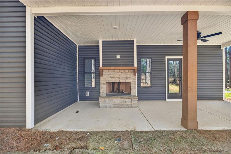 Exterior details and patio area of a home in , Silver Creek (Image 3).